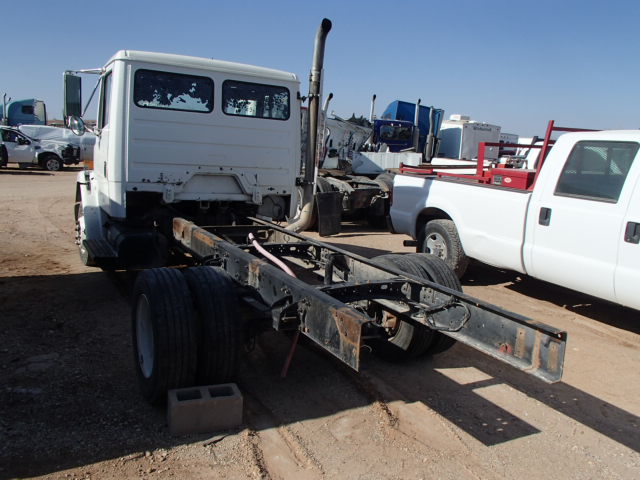 1FVABKAL01HJ64875 - 2001 FREIGHTLINER MEDIUM CON WHITE photo 3