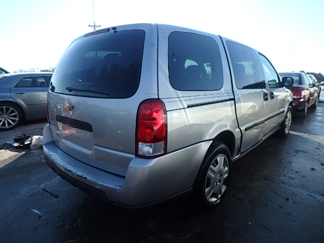 1GNDV23W88D174957 - 2008 CHEVROLET UPLANDER L SILVER photo 4