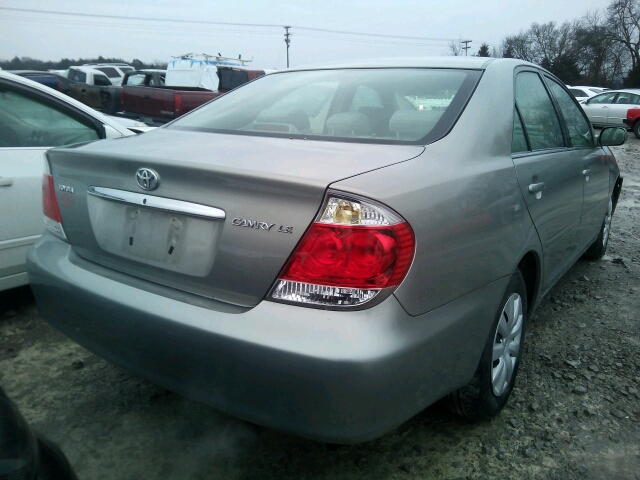 4T1BE32K15U947764 - 2005 TOYOTA CAMRY LE/X GRAY photo 4