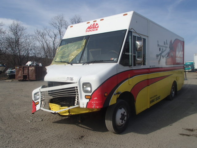 4UZAAPDU58CZ90088 - 2008 FREIGHTLINER CHASSIS M WHITE photo 5