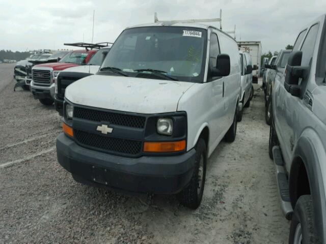 1GCGG25V341179757 - 2004 CHEVROLET EXPRESS G2 WHITE photo 2