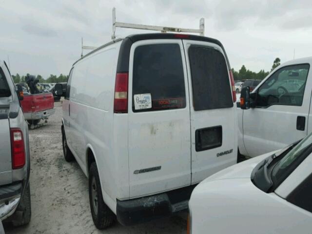 1GCGG25V341179757 - 2004 CHEVROLET EXPRESS G2 WHITE photo 3