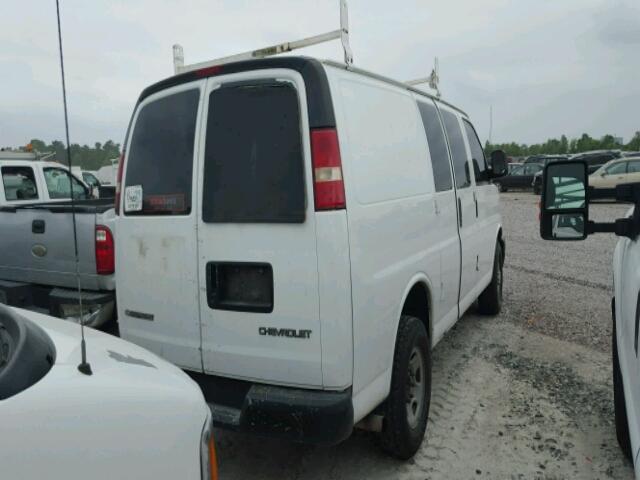 1GCGG25V341179757 - 2004 CHEVROLET EXPRESS G2 WHITE photo 4