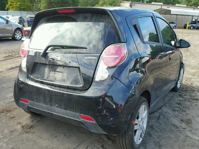 KL8CD6S94EC463838 - 2014 CHEVROLET SPARK 1LT Черный фото 4