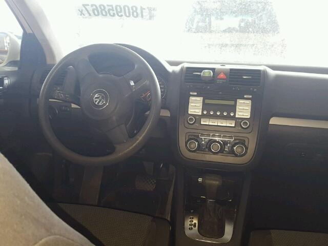 3VWJZ7AJ1AM051920 - 2010 VOLKSWAGEN JETTA S 白色 照片 9