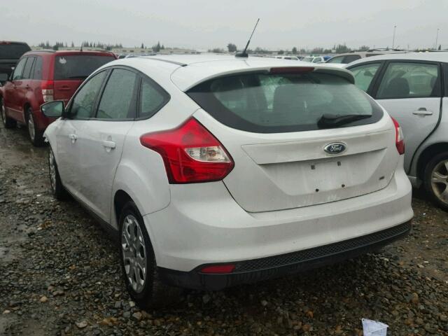 1FAHP3K26CL274004 - 2012 FORD FOCUS SE WHITE photo 3