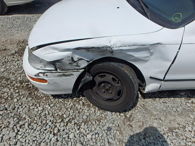 1Y1SK526XTZ029986 - 1996 GEO PRIZM BASE WHITE photo 9