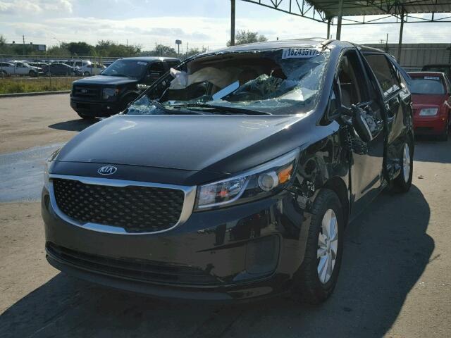 KNDMB5C13G6094671 - 2016 KIA SEDONA LX BLACK photo 2