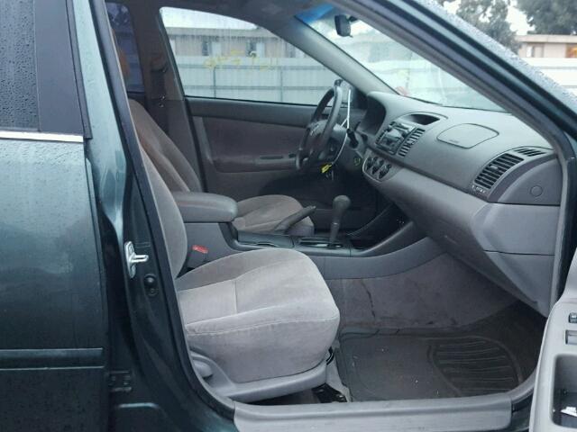 JTDBE32K420013847 - 2002 TOYOTA CAMRY LE/X GRAY photo 5