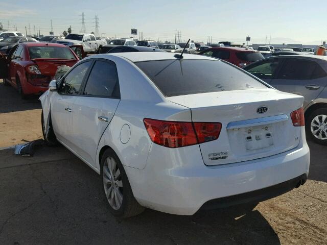 KNAFW4A39D5656437 - 2013 KIA FORTE SX WHITE photo 3