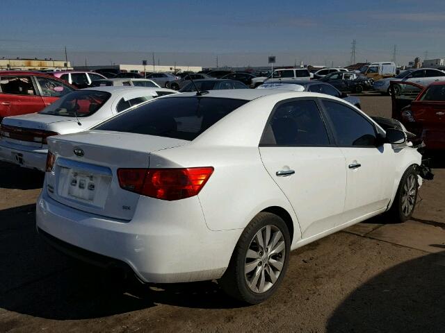 KNAFW4A39D5656437 - 2013 KIA FORTE SX WHITE photo 4