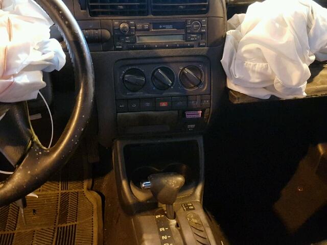 3VWDC21V81M805108 - 2001 VOLKSWAGEN CABRIO GLX 蓝色 照片 9