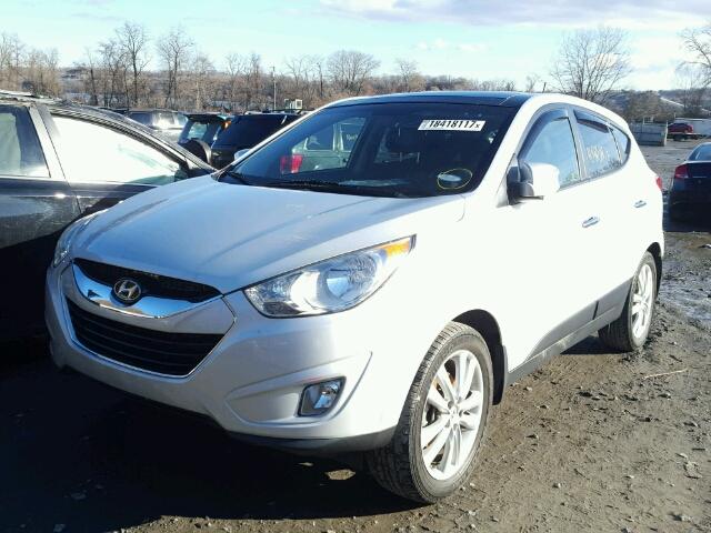 KM8JU3AC9DU565358 - 2013 HYUNDAI TUCSON GLS SILVER photo 2