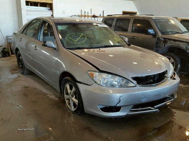 4T1BE32K35U578907 - 2005 TOYOTA CAMRY LE SILVER photo 1