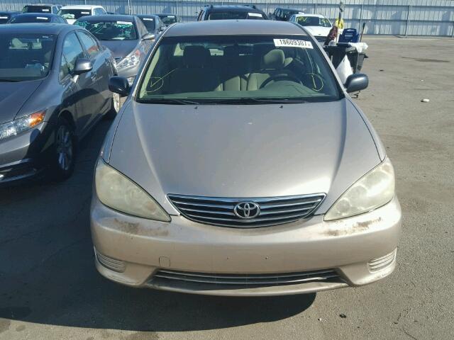 JTDBE32K053002556 - 2005 TOYOTA CAMRY LE GRAY photo 10