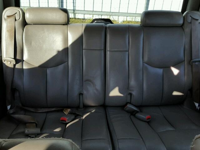 1GKEK13TX4J264584 - 2004 GMC YUKON Сірий фото 9