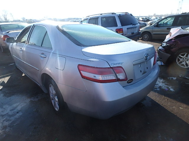 4T4BF3EKXBR132733 - 2011 TOYOTA CAMRY/SE/L SILVER photo 3