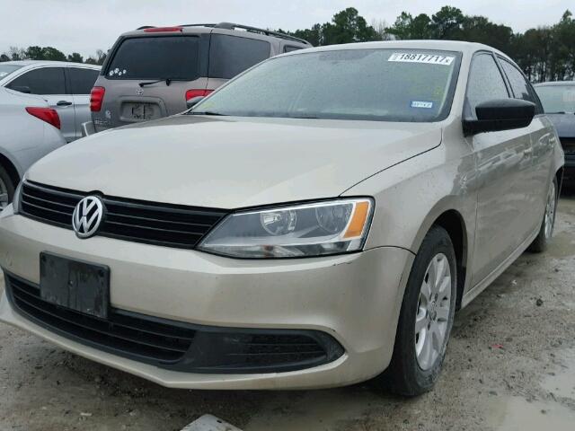 3VW2K7AJ6DM201985 - 2013 VOLKSWAGEN JETTA BASE BEIGE photo 2