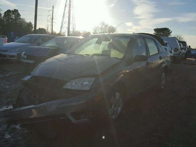 1FAHP34N37W104162 - 2007 FORD FOCUS ZX4 GRAY photo 2