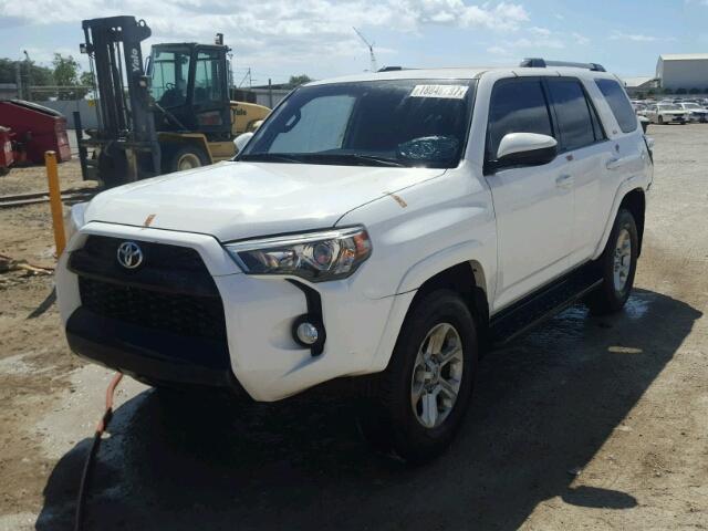 JTEBU5JR1G5392356 - 2016 TOYOTA 4RUNNER SR WHITE photo 2