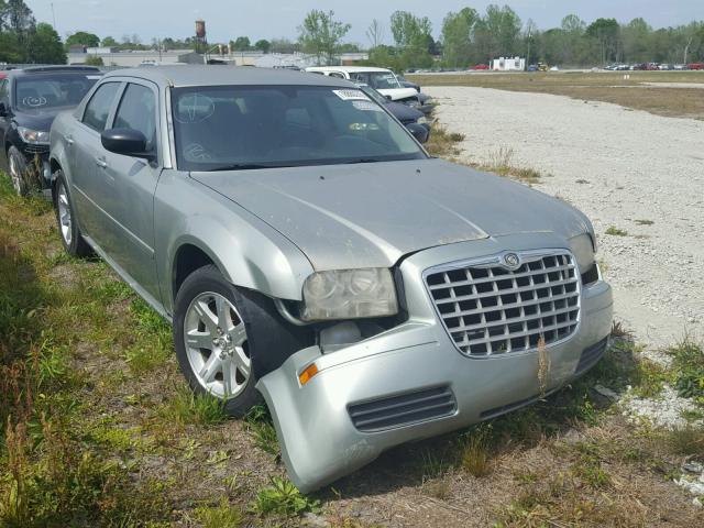 2C3JA43R15H103177 - 2005 CHRYSLER 300 SILVER photo 1