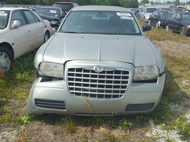 2C3JA43R15H103177 - 2005 CHRYSLER 300 SILVER photo 9