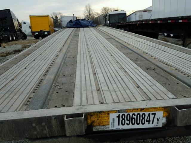 1UYFS2481CA209814 - 2012 UTILITY FLAT BED SILVER photo 5