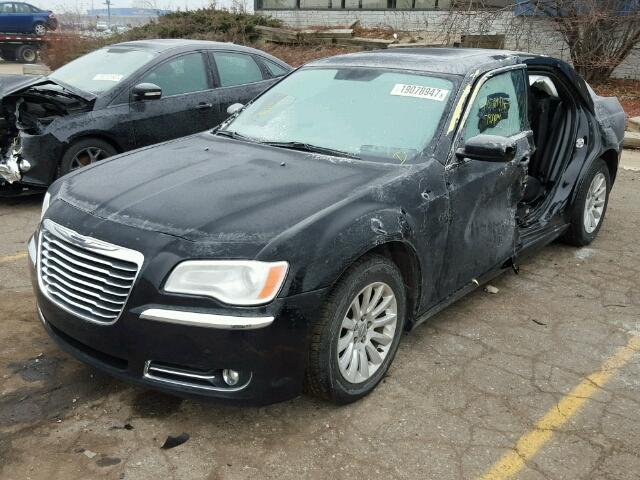 2C3CCAAG8DH504985 - 2013 CHRYSLER 300 BLACK photo 2