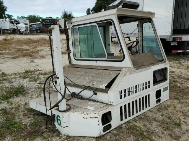 68193 - 1994 OTTAWA YARD TRACTOR CAB ONLY WHITE photo 1