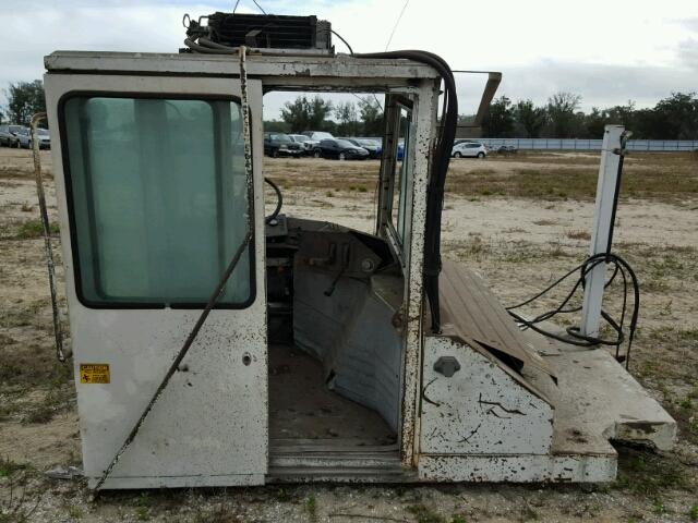 68193 - 1994 OTTAWA YARD TRACTOR CAB ONLY WHITE photo 10