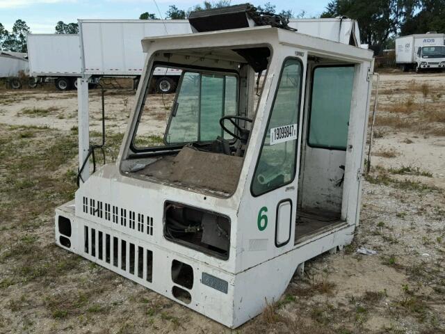 68193 - 1994 OTTAWA YARD TRACTOR CAB ONLY WHITE photo 2