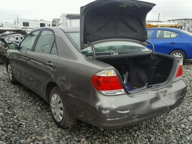 4T1BE32K85U607155 - 2005 TOYOTA CAMRY LE GRAY photo 3