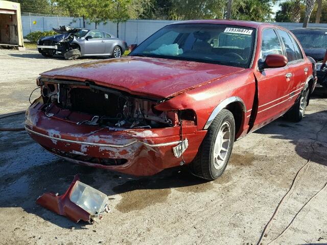 2FAFP74W7XX141565 - 1999 FORD CROWN VICT RED photo 2