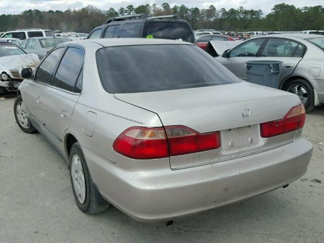 1HGCG1646XA045149 - 1999 HONDA ACCORD LX TAN photo 3