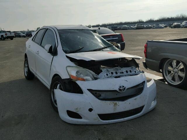 JTDBT923981260561 - 2008 TOYOTA YARIS WHITE photo 1