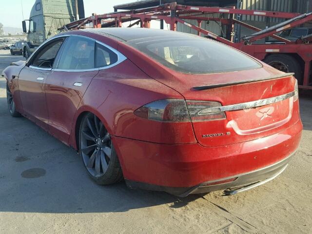 5YJSA1DP2DFP12696 - 2013 TESLA MODEL S RED photo 3