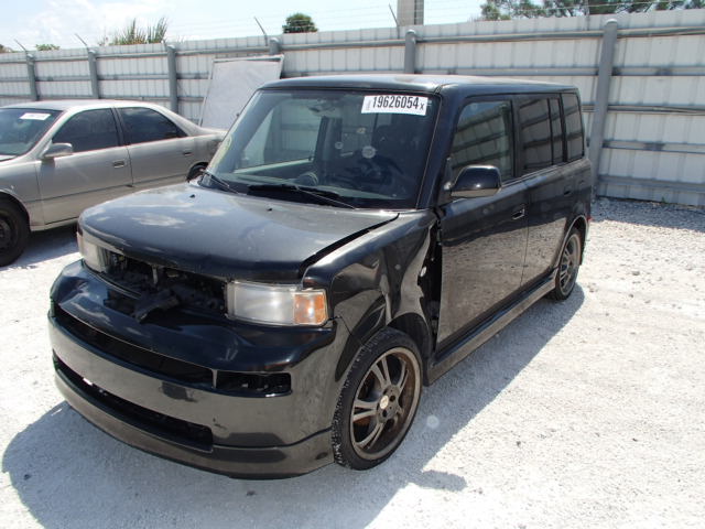 JTLKT334464094938 - 2006 TOYOTA SCION XB BLACK photo 2