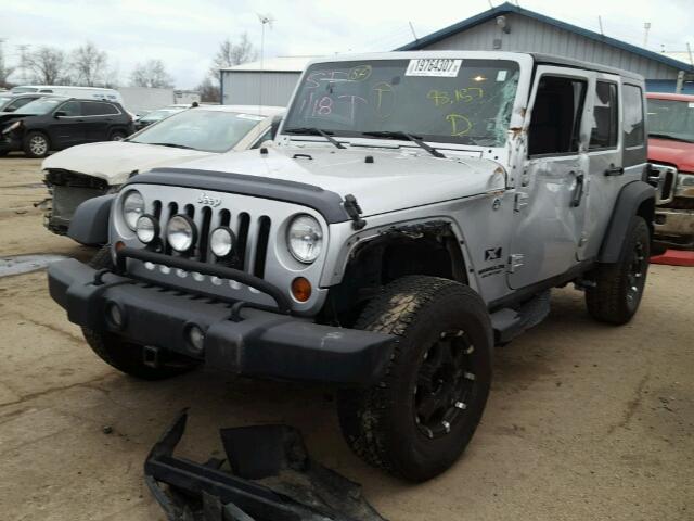 1J4GA391X9L768292 - 2009 JEEP WRANGLER U SILVER photo 2