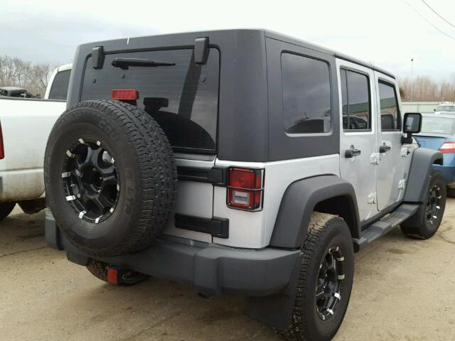 1J4GA391X9L768292 - 2009 JEEP WRANGLER U SILVER photo 4