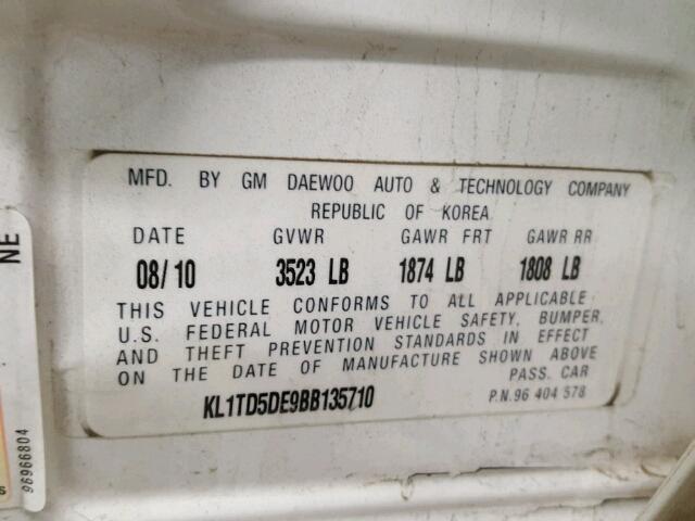 KL1TD5DE9BB135710 - 2011 CHEVROLET AVEO LS WHITE photo 10