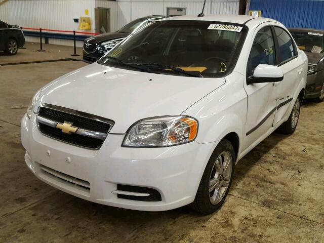 KL1TD5DE9BB135710 - 2011 CHEVROLET AVEO LS WHITE photo 2