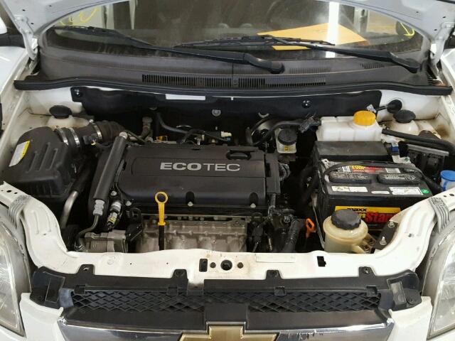 KL1TD5DE9BB135710 - 2011 CHEVROLET AVEO LS WHITE photo 7