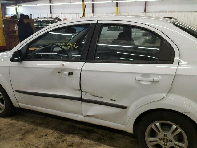 KL1TD5DE9BB135710 - 2011 CHEVROLET AVEO LS WHITE photo 9