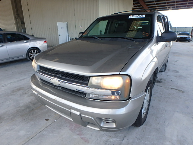 1GNDS13S932360074 - 2003 CHEVROLET TRAILBLAZE SILVER photo 2