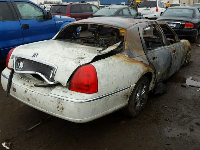 1LNHM83W94Y685589 - 2004 LINCOLN TOWN CAR U WHITE photo 4