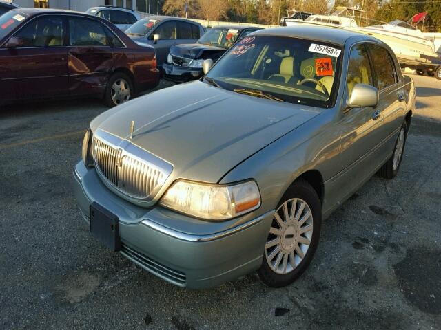 1LNHM81W25Y667584 - 2005 LINCOLN TOWN CAR S GREEN photo 2