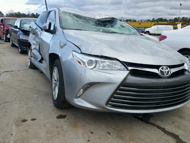4T1BF1FK3HU663021 - 2017 TOYOTA CAMRY LE SILVER photo 1