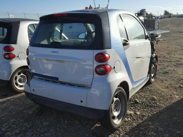 WMEEJ3BAXFK803388 - 2015 SMART FORTWO PUR WHITE photo 4