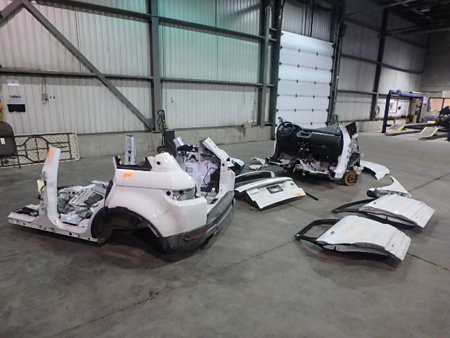 SALVR2BG1DH845585 - 2013 LAND ROVER RANGE ROVE WHITE photo 3