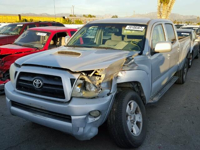 5TEKU72N16Z224871 - 2006 TOYOTA TACOMA DOU SILVER photo 2